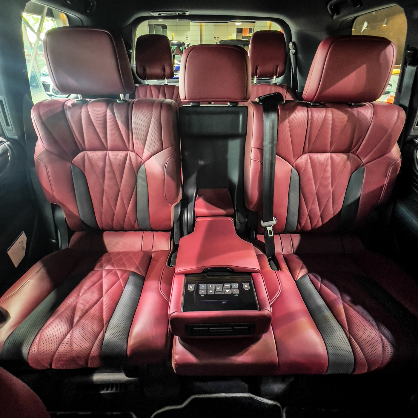 Lexus LX 570 Black edition GCC 5.7 MODEL 2020